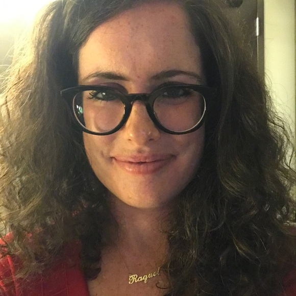 Meet your Posher, Raquel - Picture 2 of 3